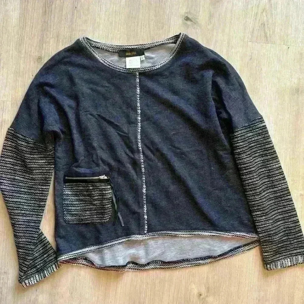 Bala Bala sweater size Medium with pocket